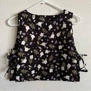 Tie side sleeveless top